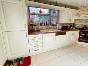 Kitchen- click for photo gallery
